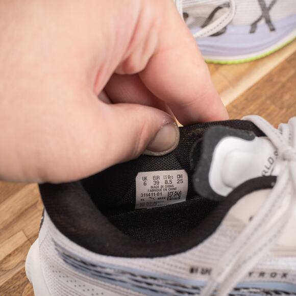 Size 8.5 - PUMA Velocity Nitro 3 White Running Shoes - Picture 5 of 10